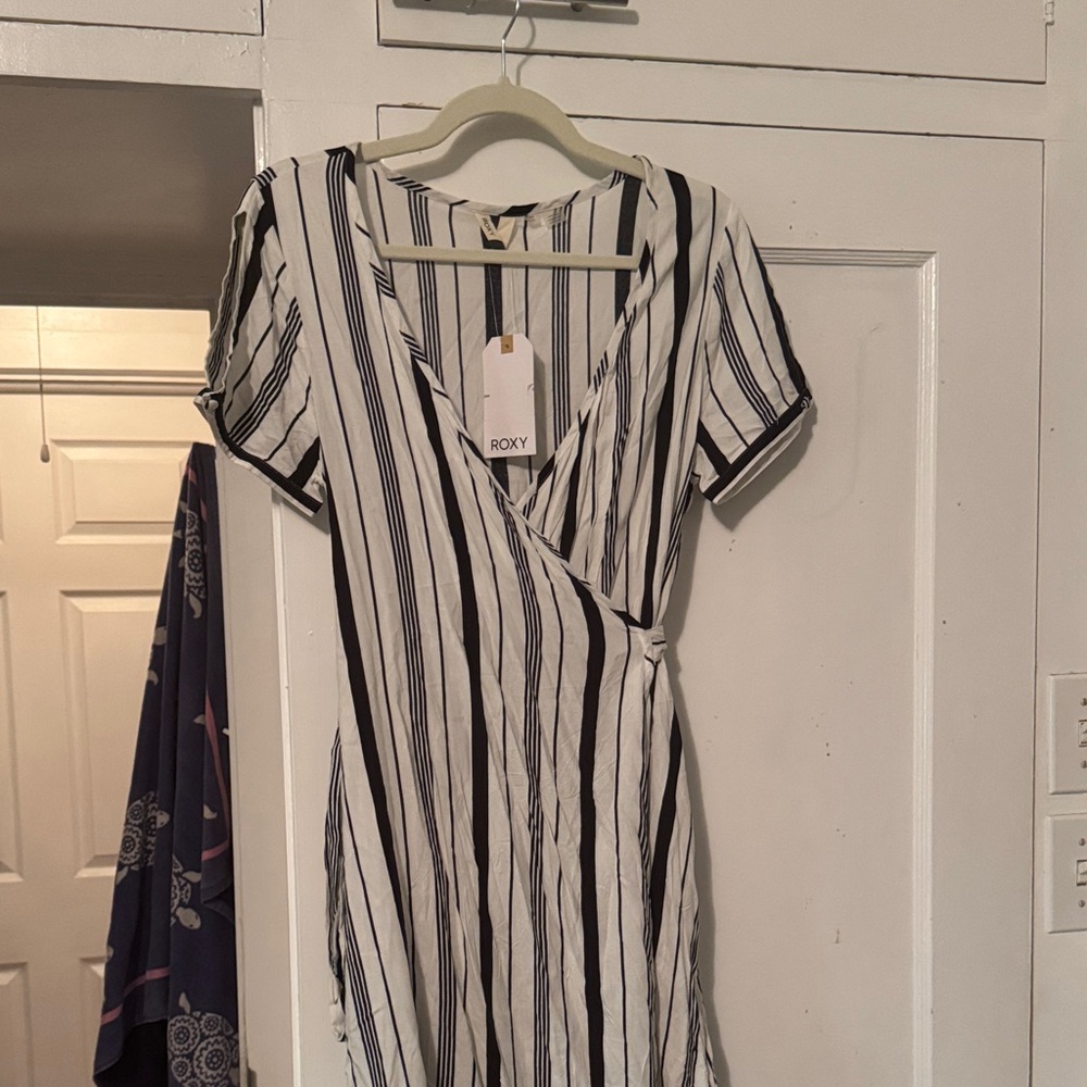 NWT Roxy Navy and White Striped Midi Dress
